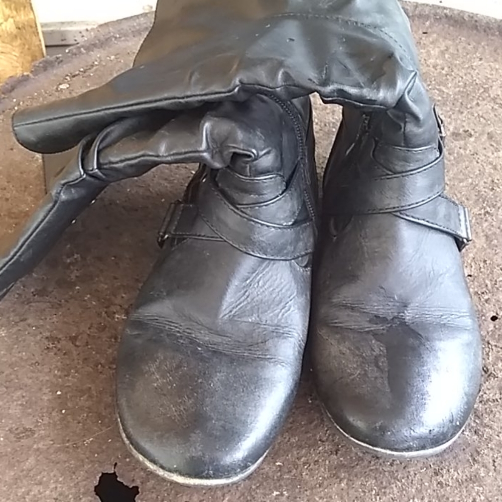 BOOTS